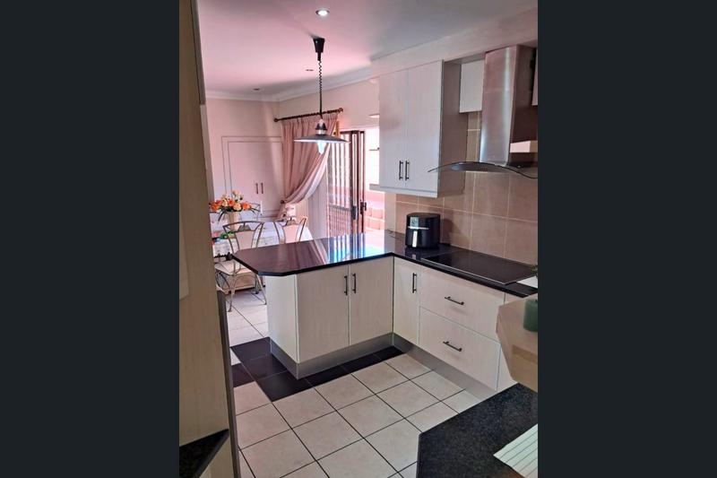 To Let 3 Bedroom Property for Rent in Island View Western Cape